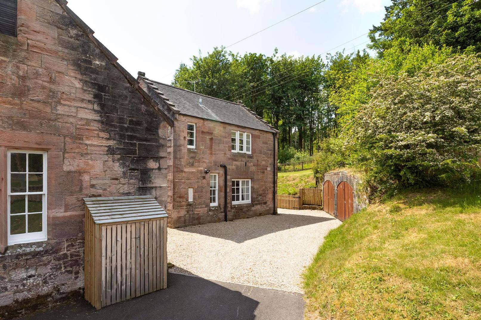 Laundry Cottage: Drumlanrig Castle Thornhill  Exterior photo